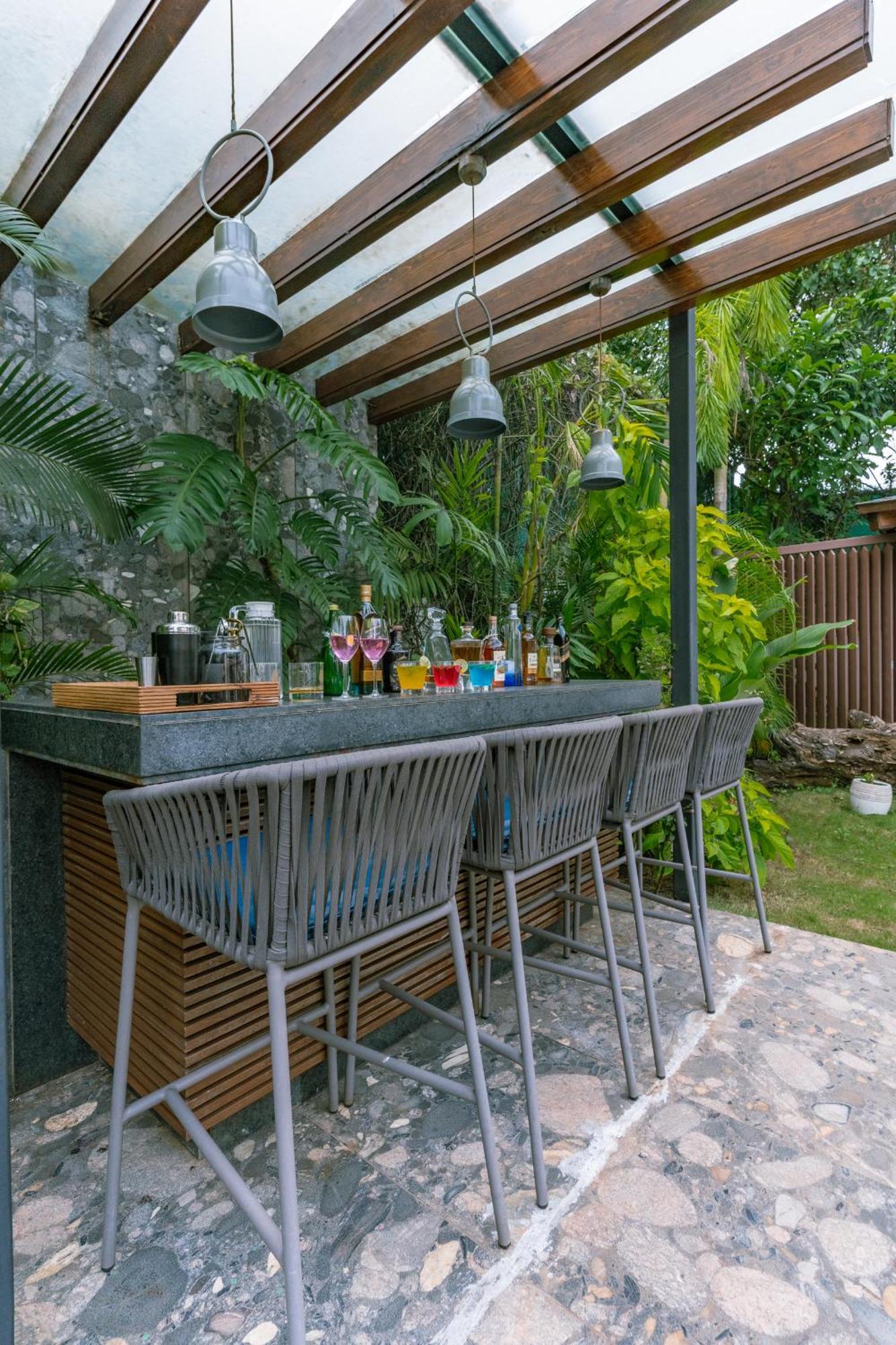 Azara Beach House - 5 Bhk Designer Villa, Candolim Beach Экстерьер фото